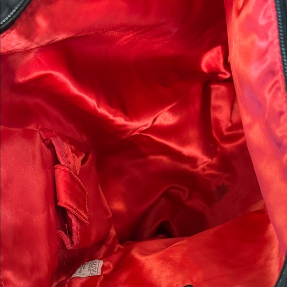 Nike Black gym tote bag. Expandable sides black with red swoosh - Picture 6 of 10